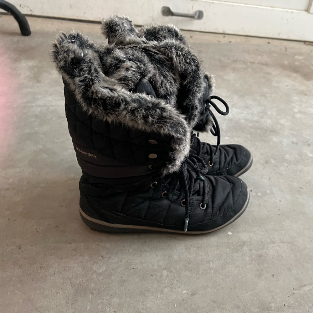 Columbia Black faux fur winter boots